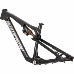 Nukeproof Reactor 275 Carbon Frame - Black 25 Nukeproof Reactor 275 Carbon Frame - Black -VTT Soldes Magasin Nukeproof Reactor 275 Carbon Mountain Bike Frame Black 06