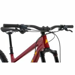 Vitus Mythique 29 AMP Mountain Bike -VTT Soldes Magasin Vitus Mythique 29 AMP Mountain Bike 2023 Octane Red 09